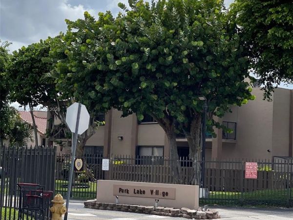 200 W Park Dr, Unit 207-1, Miami, FL 33172