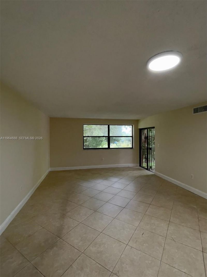 200 W Park Dr, Unit 207-1, Miami, FL 33172 Photo