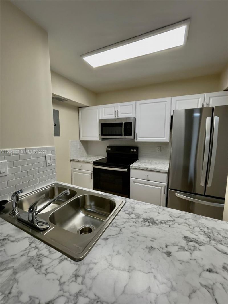 200 W Park Dr, Unit 207-1, Miami, FL 33172 Photo