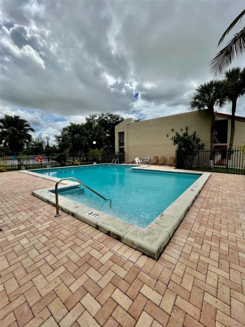 200 W Park Dr, Unit 207-1, Miami, FL 33172 Photo