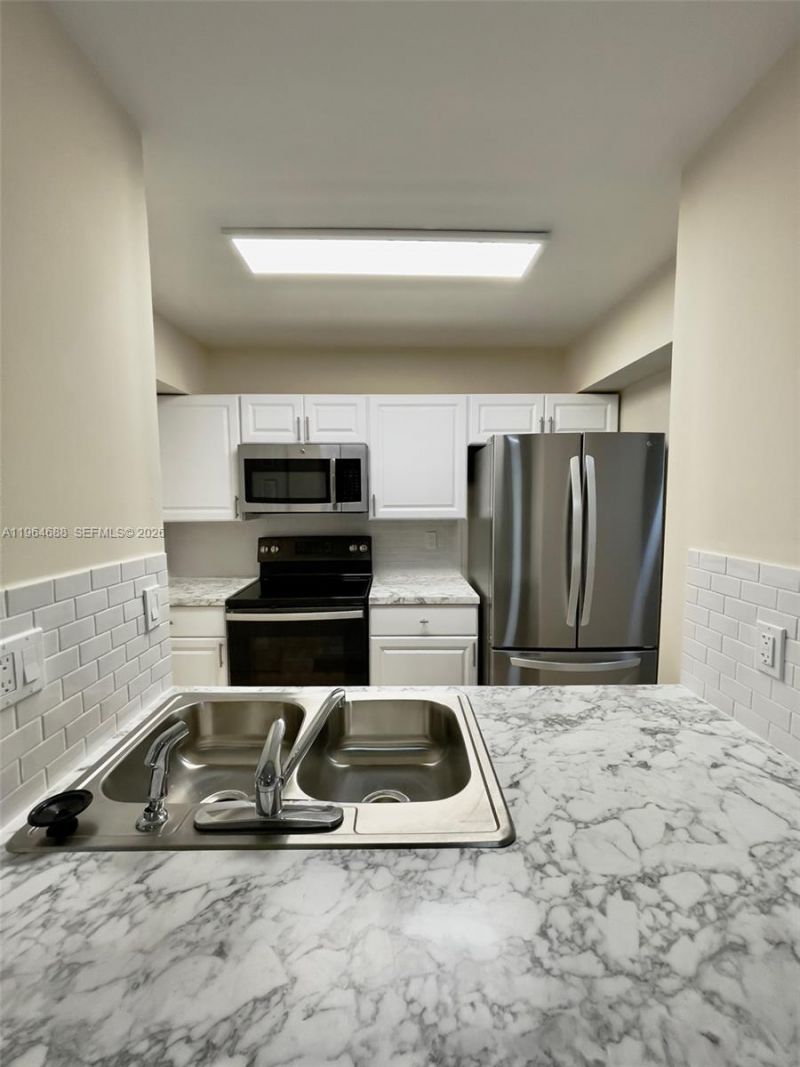 200 W Park Dr, Unit 207-1, Miami, FL 33172 Photo