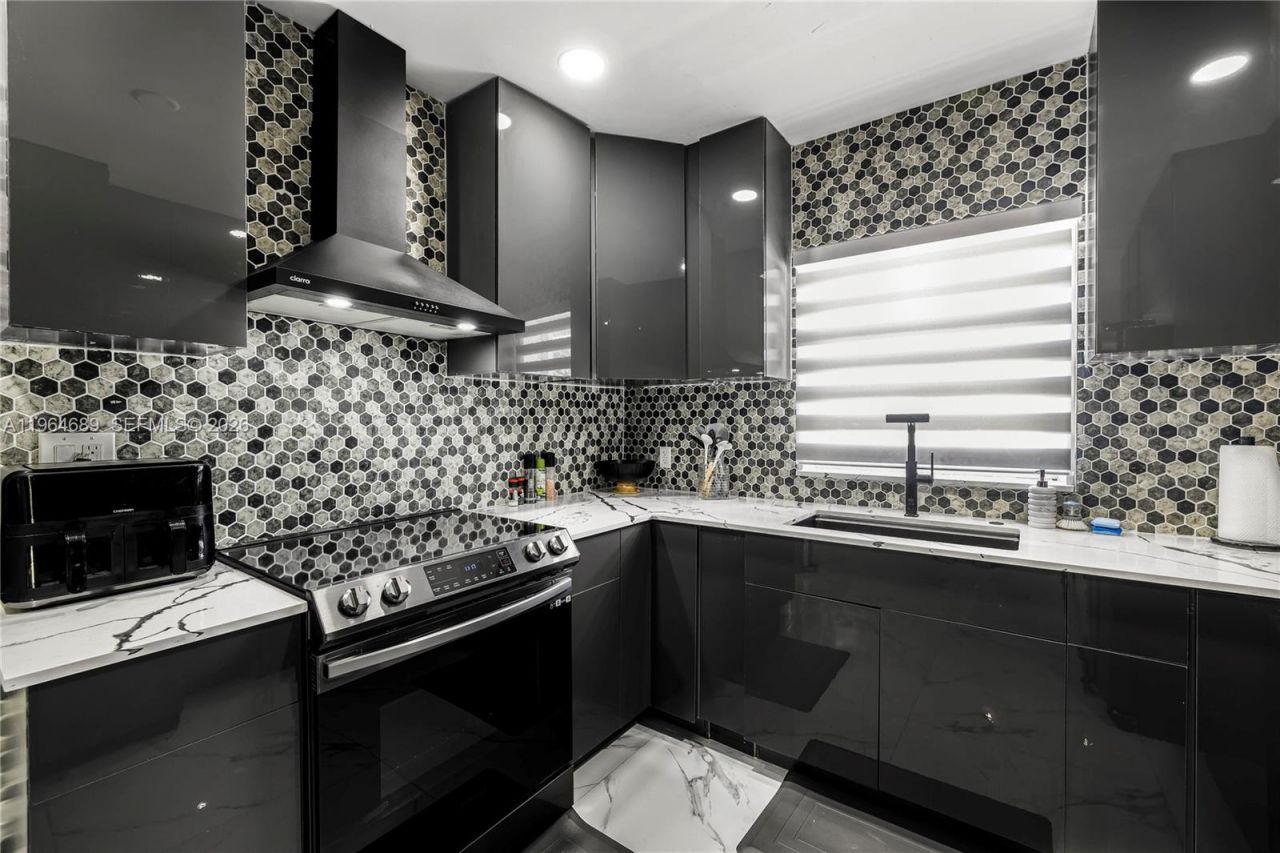 285 NW 45th St, Miami, FL 33127 Photo