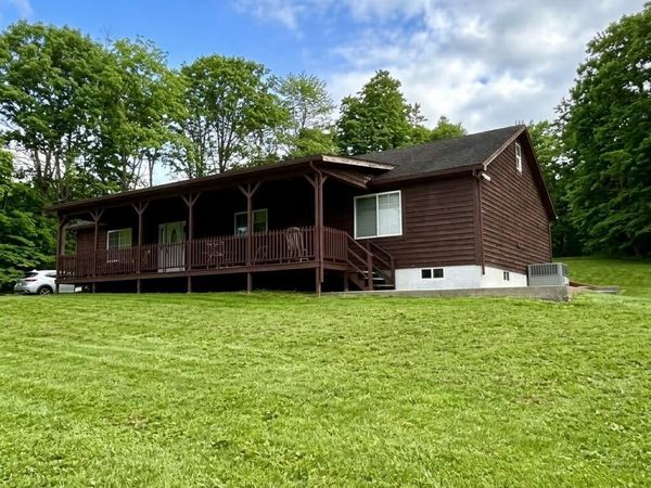 110 Saddle Rdg Dr, Valley Head, WV 26294