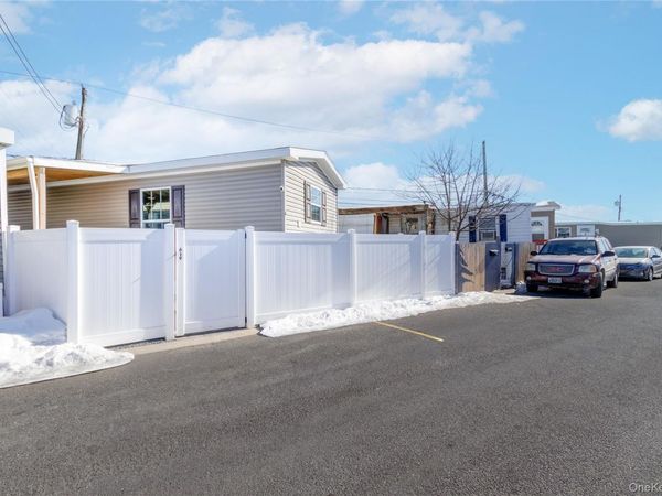 150 #4 Main Street, Islip, NY 11751