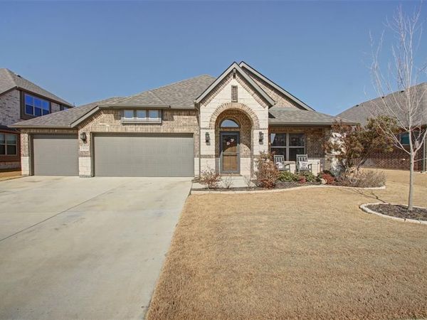 1916 Nightfall Drive, Alvarado, TX 76009