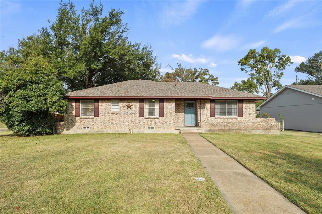 201 Collins Drive, Terrell, TX 75160 Main Photo