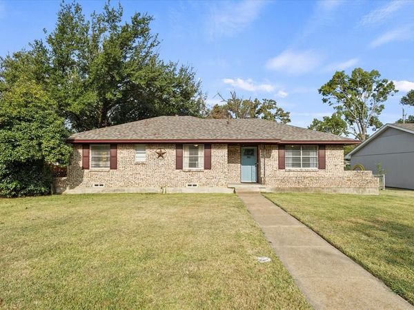 201 Collins Drive, Terrell, TX 75160