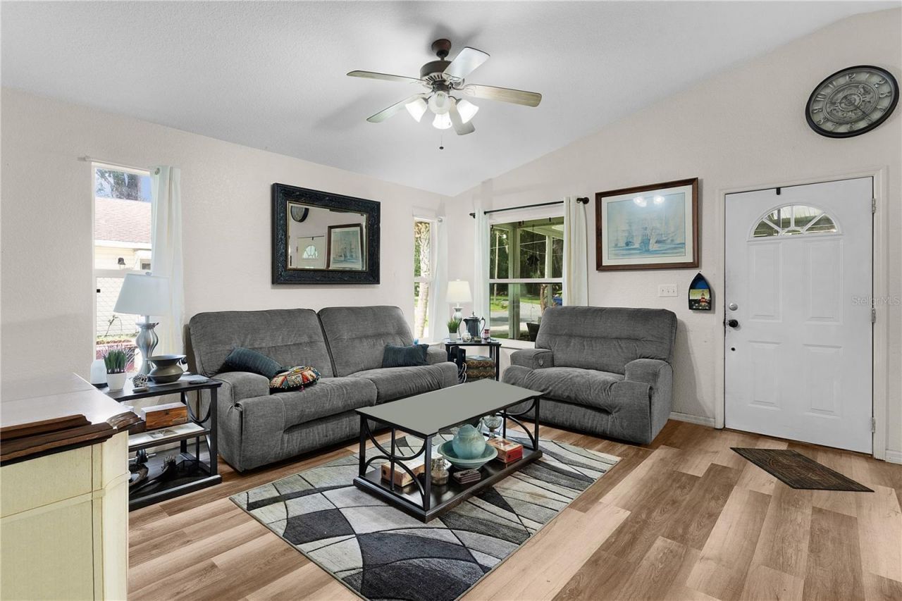 2597 NW Cr 426f Street Ne, Lake Panasoffkee, FL 33538 Photo