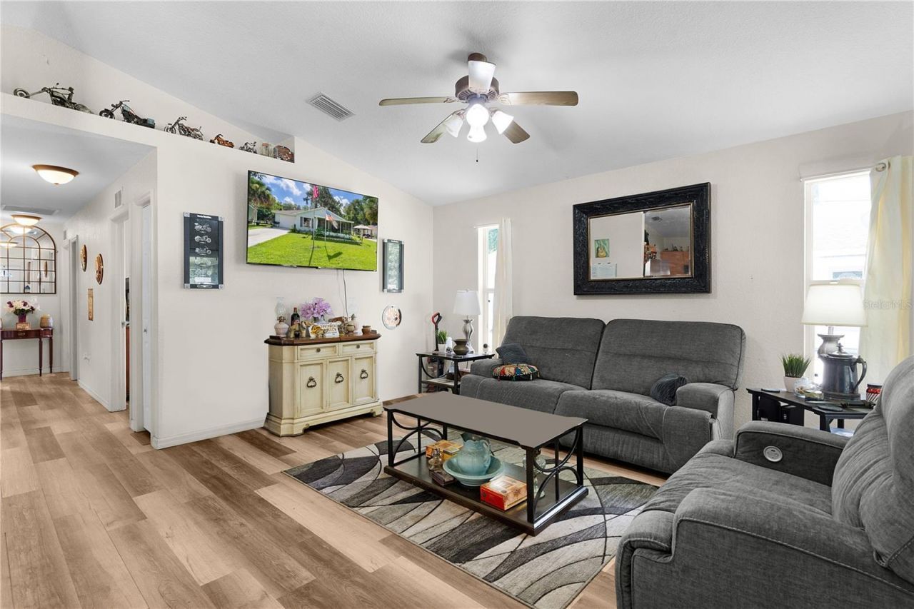 2597 NW Cr 426f Street Ne, Lake Panasoffkee, FL 33538 Photo