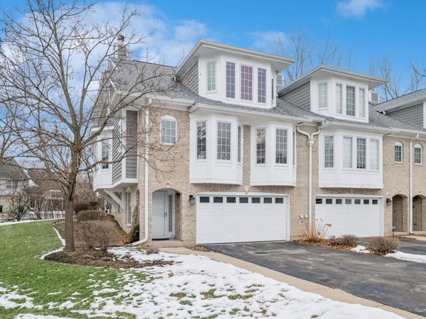 1053 N Glenview Court, Palatine, IL 60067