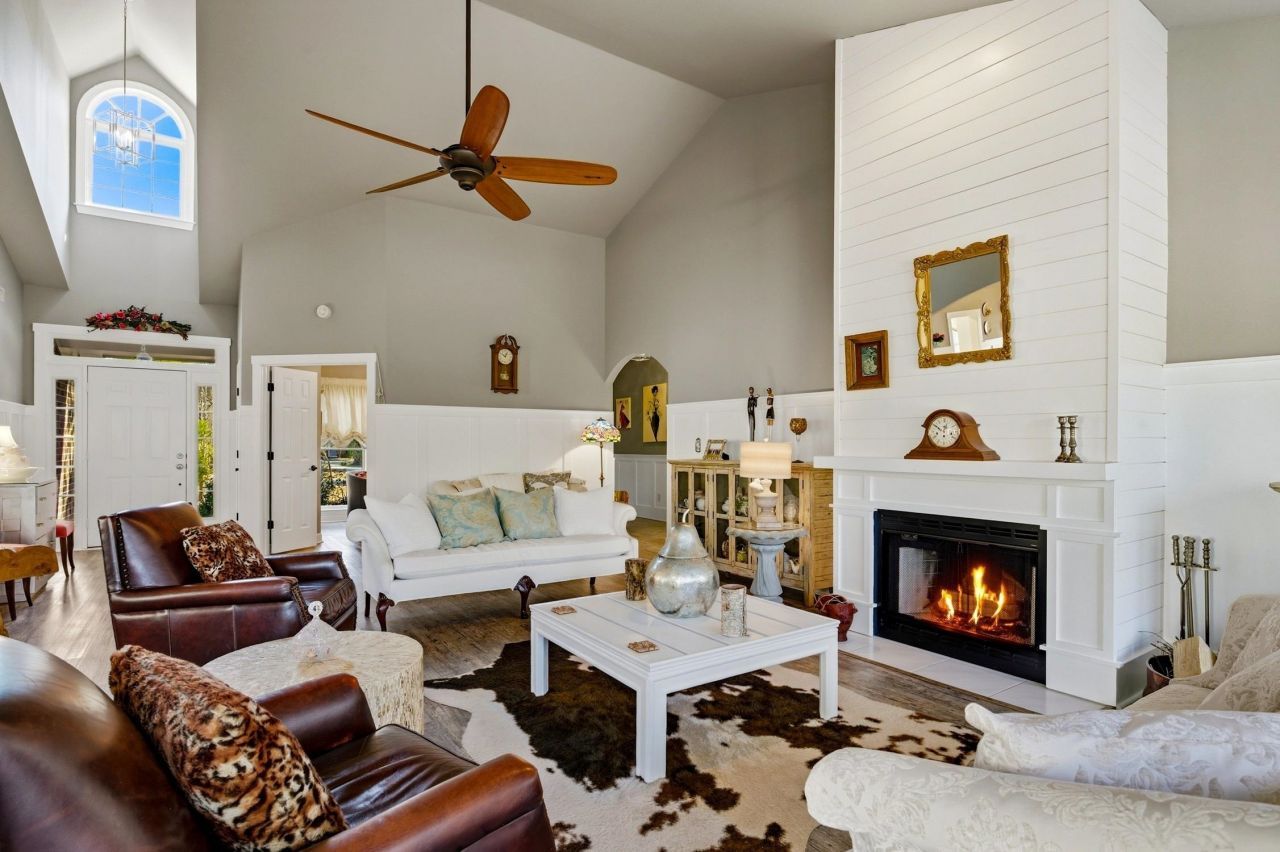 27 Red Tail Hawk Loop Photo 11