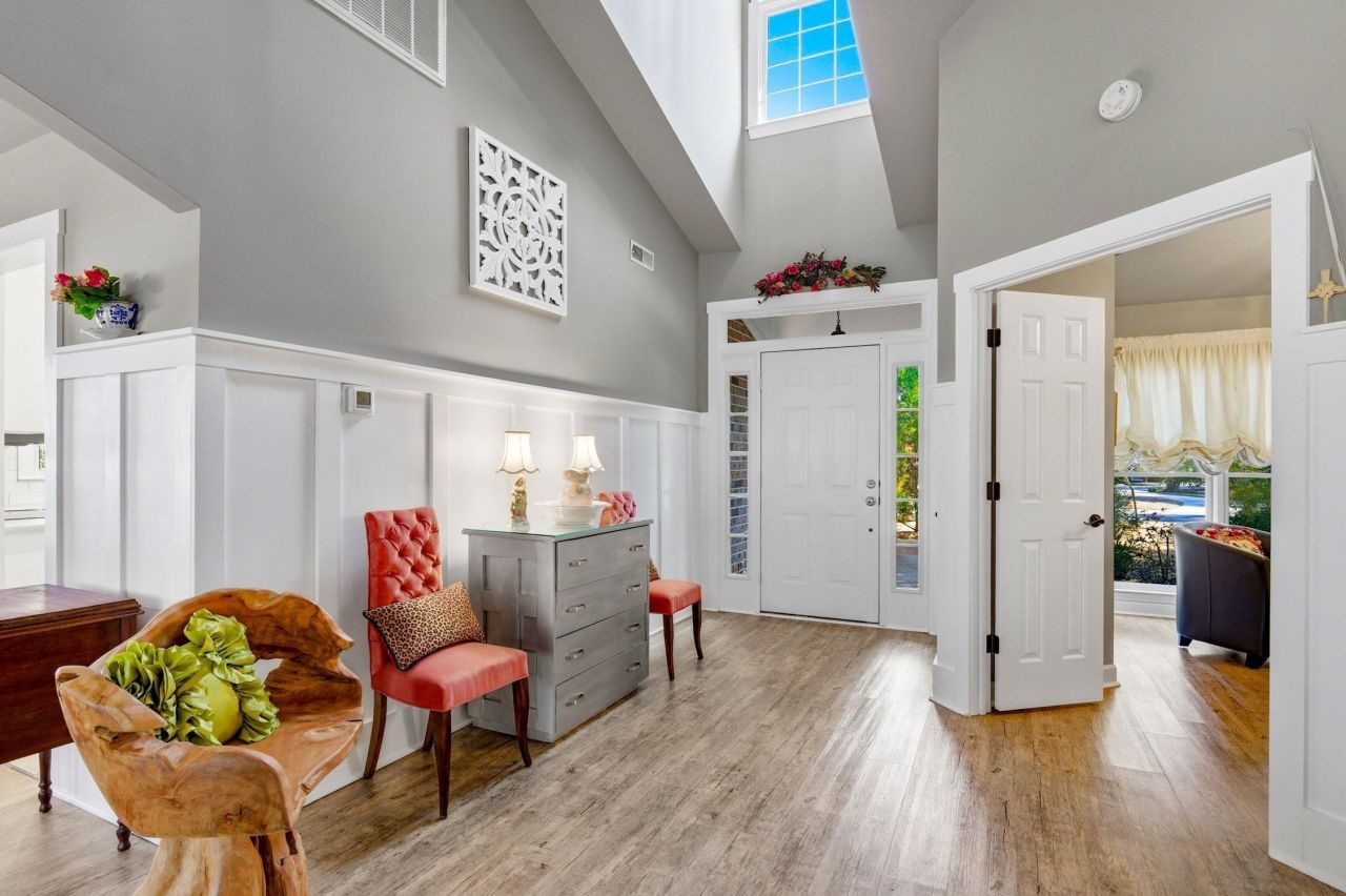 27 Red Tail Hawk Loop Photo 12