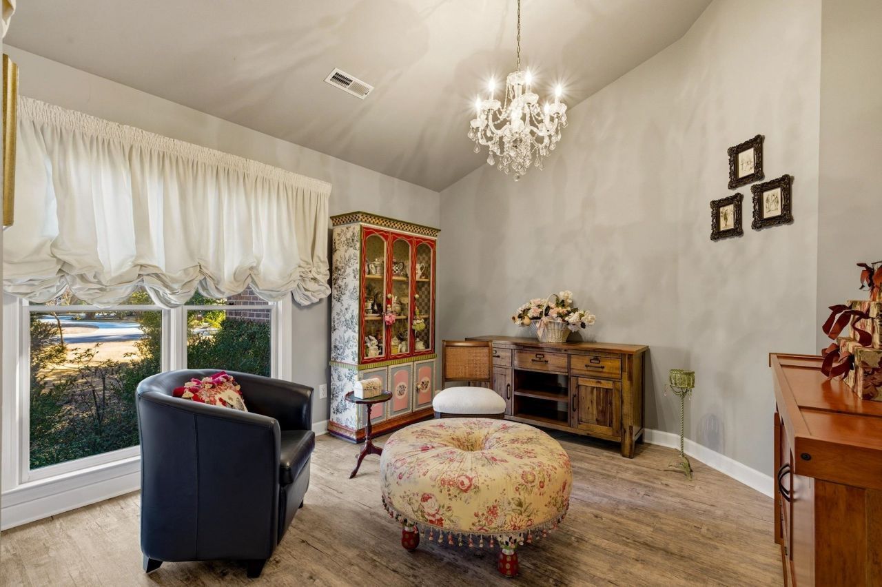 27 Red Tail Hawk Loop Photo 13