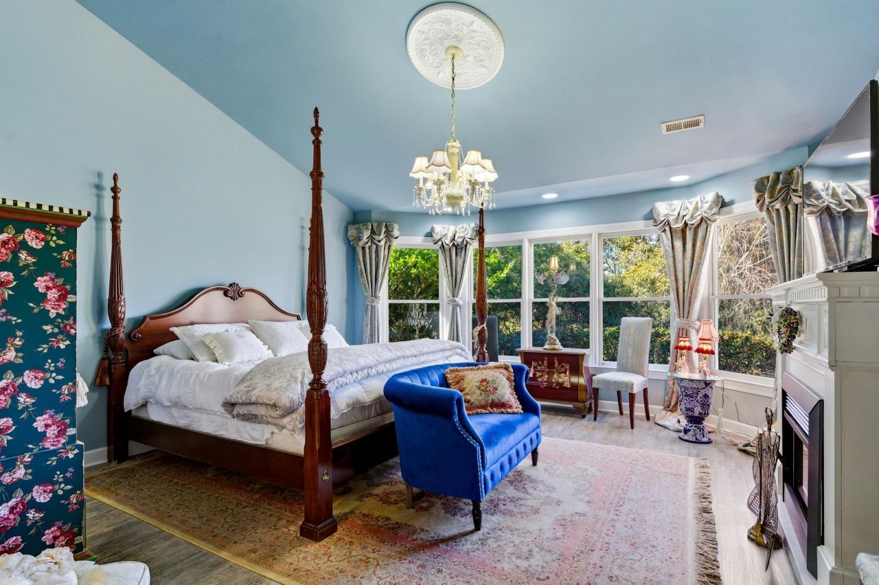 27 Red Tail Hawk Loop Photo 15