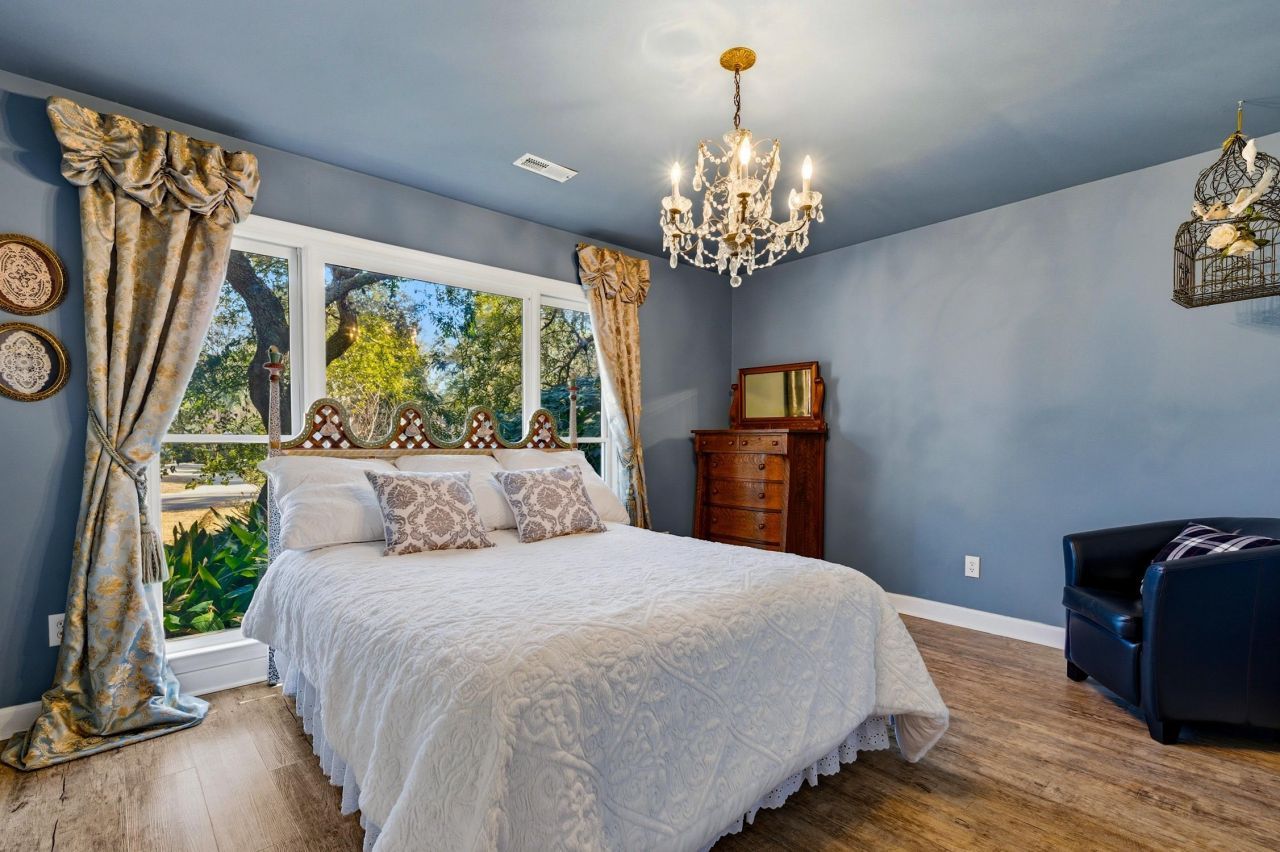 27 Red Tail Hawk Loop Photo 21