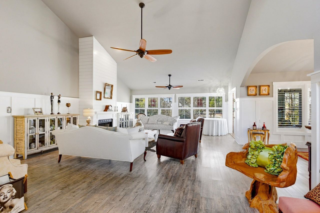 27 Red Tail Hawk Loop Photo 3