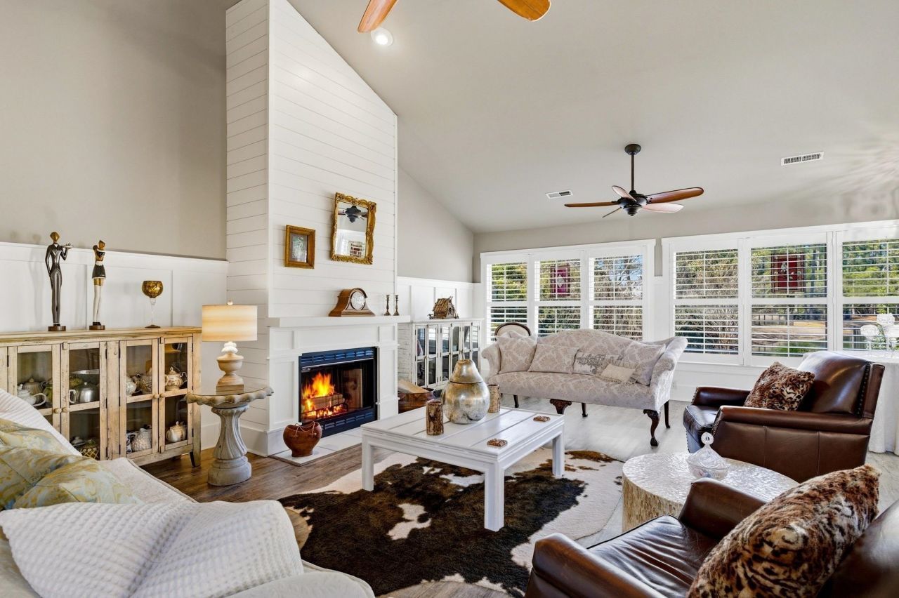 27 Red Tail Hawk Loop Photo 4