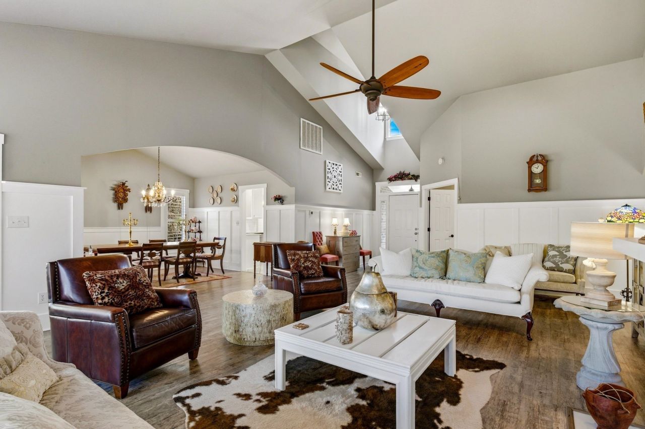 27 Red Tail Hawk Loop Photo 5