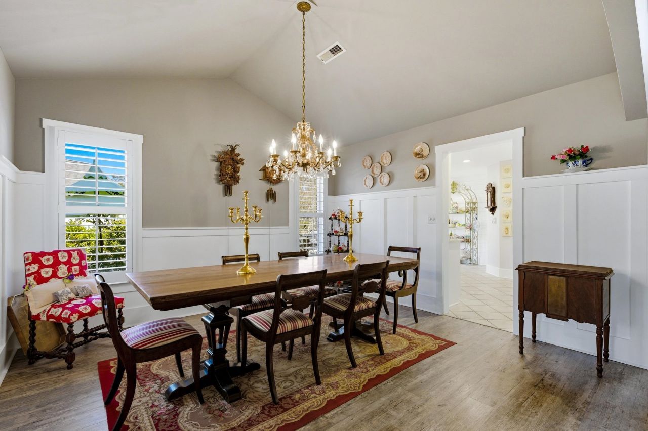 27 Red Tail Hawk Loop Photo 6