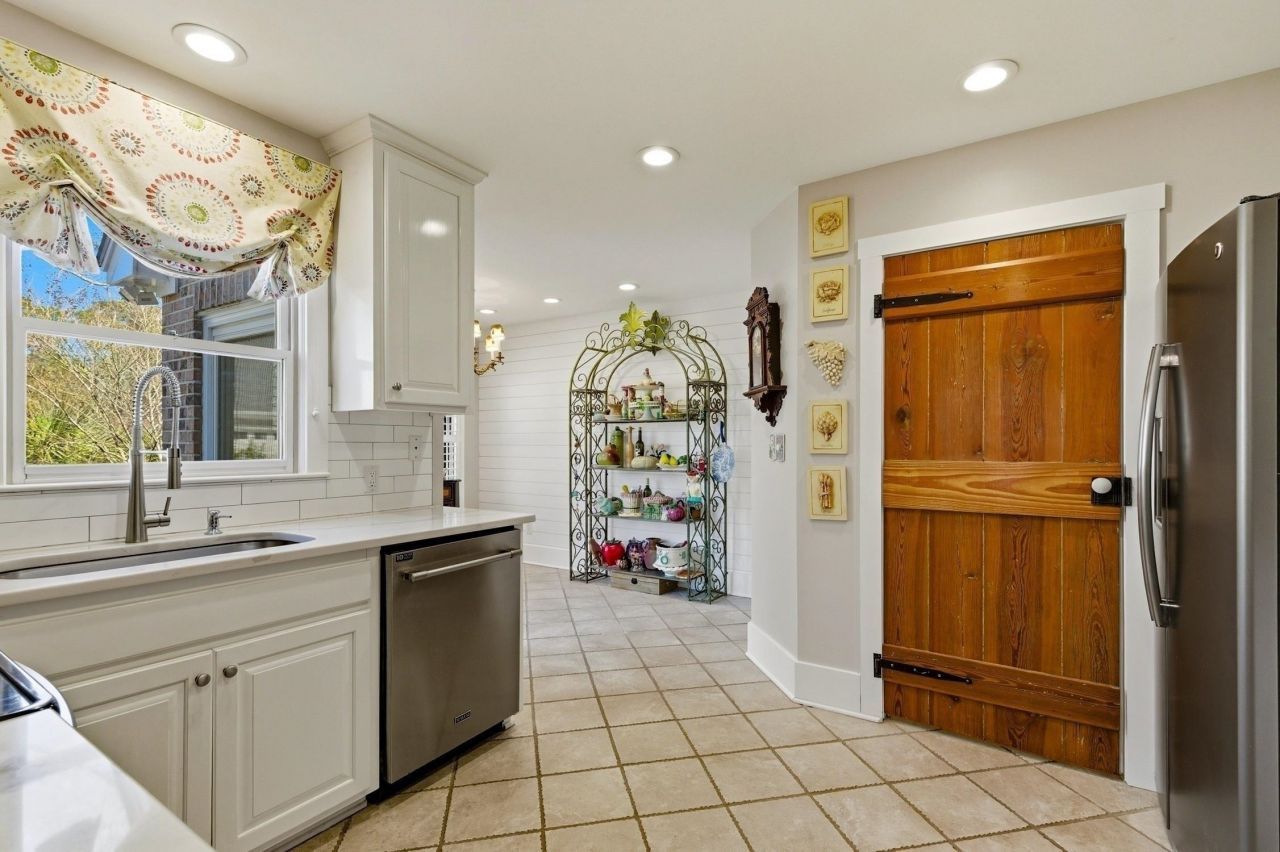 27 Red Tail Hawk Loop Photo 7