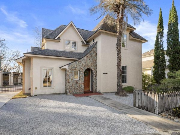 10142 Old World Dr, Baton Rouge, LA 70817