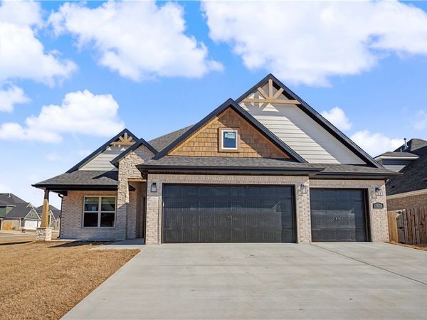 1420 Dresden Drive, Centerton, AR 72719