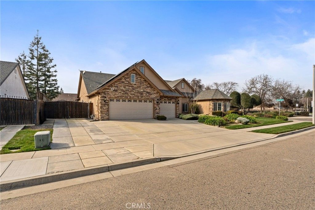 321 N Preston, Visalia, CA 93291 Main Photo