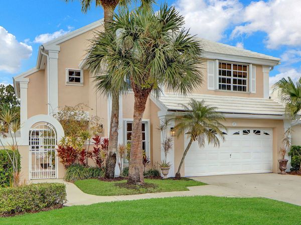 12 Brighton Court, Palm Beach Gardens, FL 33418