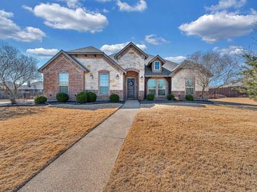 1085 Hesselridge Drive, Hewitt, TX 76643