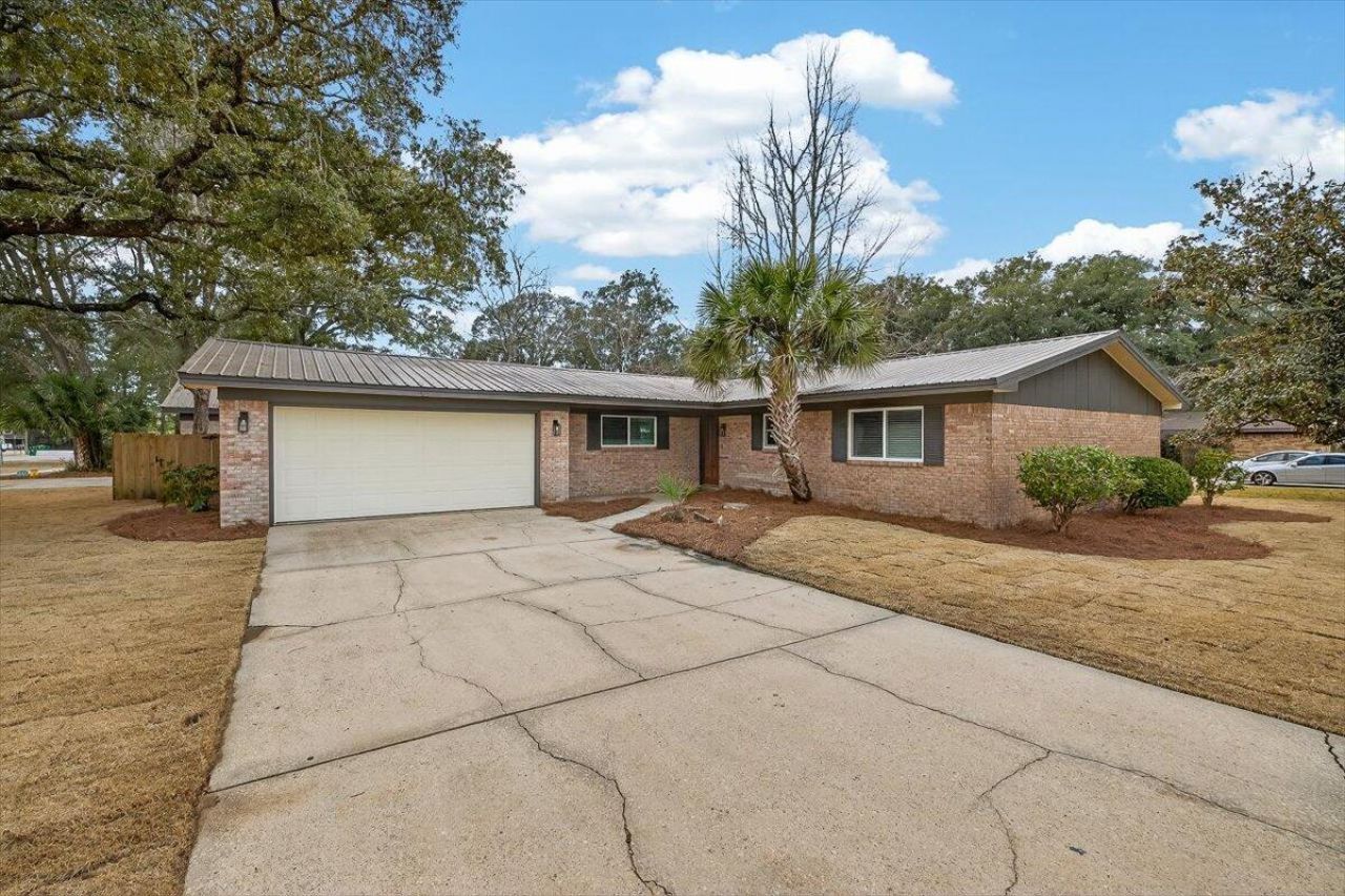 199 College Cove, Niceville, FL 32578 Main Photo