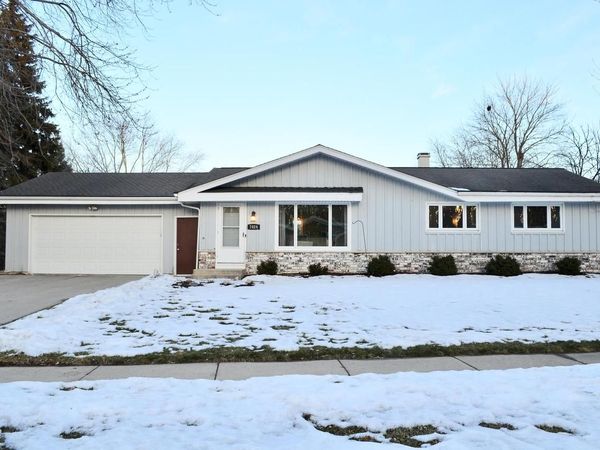 7424 S Chapel DRIVE, Oak Creek, WI 53154