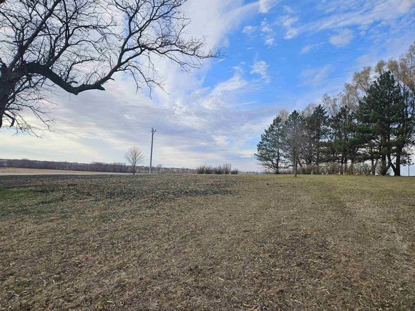 2240 Roanoke Avenue, Fredericksburg, IA 50630