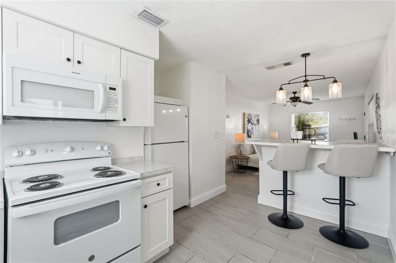 546 90th Avenue N, Saint Petersburg, FL 33702 Photo