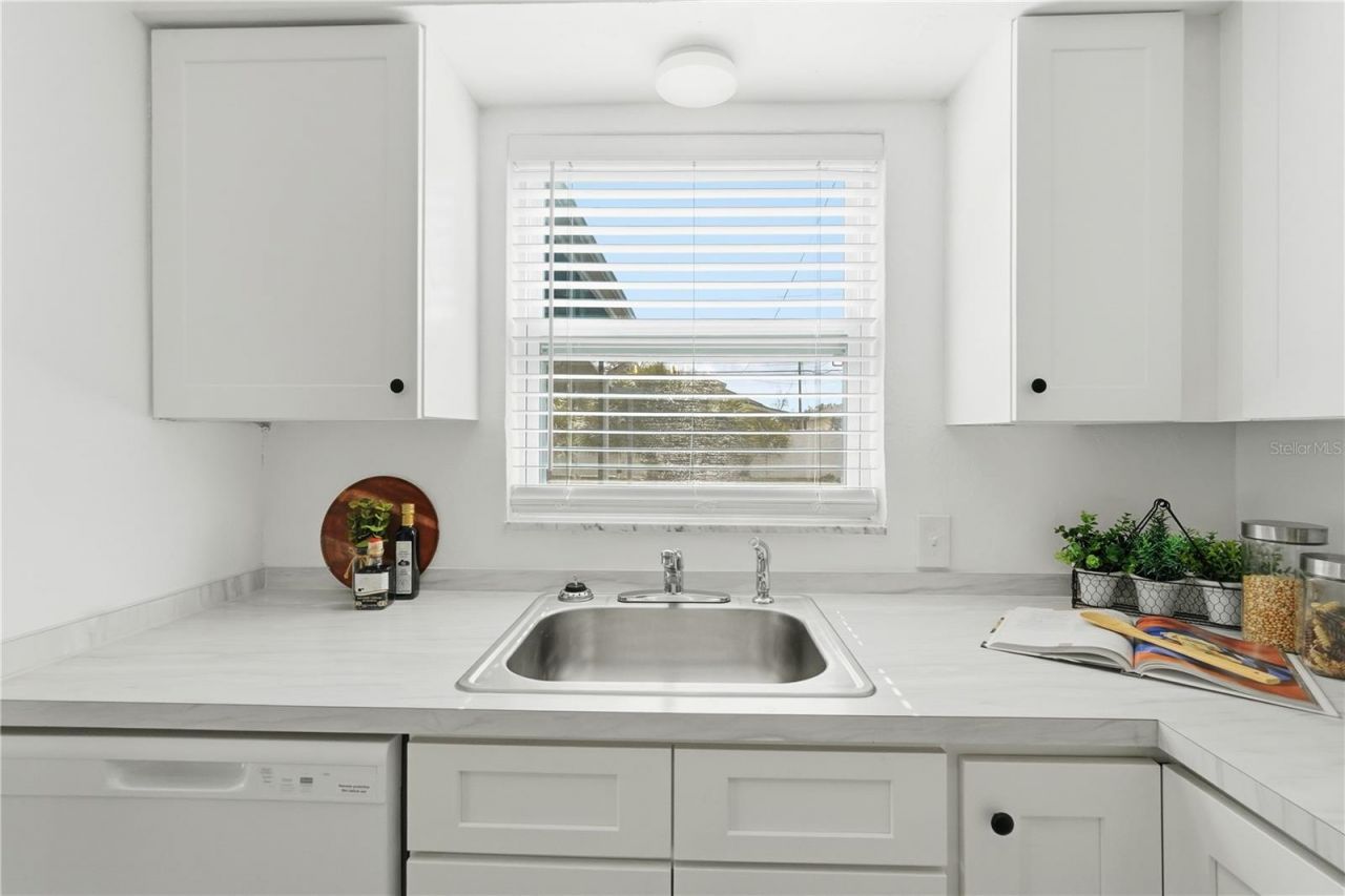 546 90th Avenue N, Saint Petersburg, FL 33702 Photo