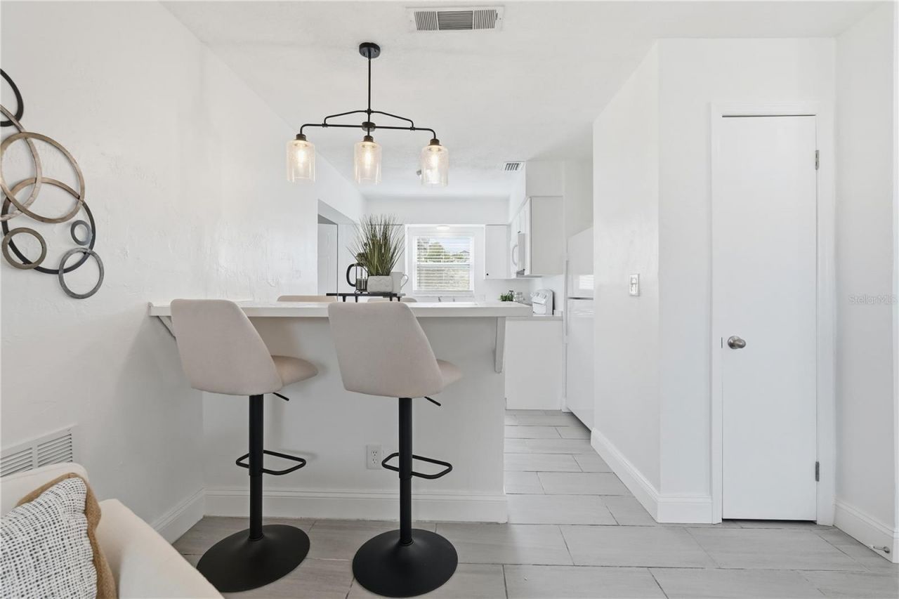 546 90th Avenue N, Saint Petersburg, FL 33702 Photo