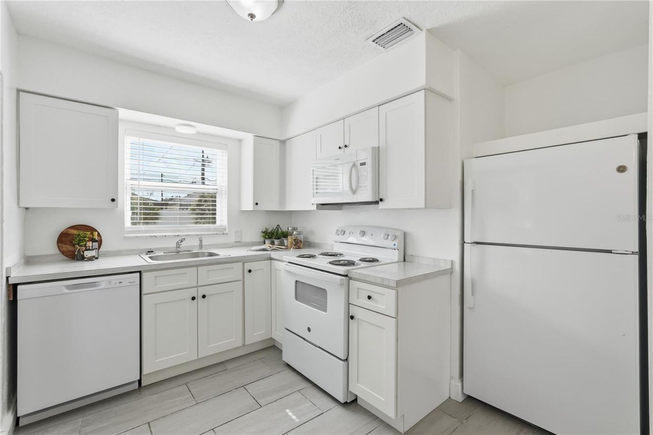 546 90th Avenue N, Saint Petersburg, FL 33702 Photo