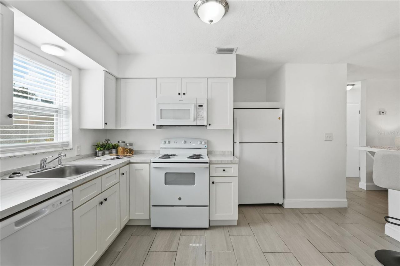 546 90th Avenue N, Saint Petersburg, FL 33702 Photo