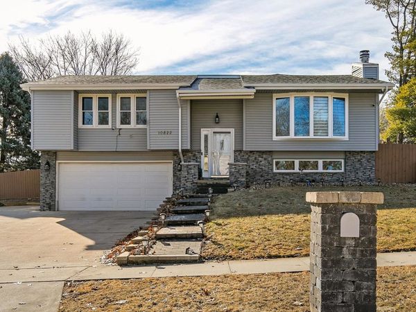 10822 Walnut Ridge Drive, Clive, IA 50325