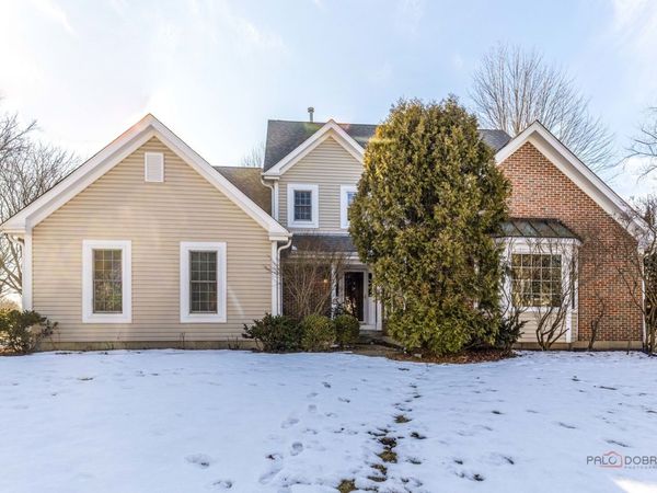 275 Saddle Back Road, Vernon Hills, IL 60061