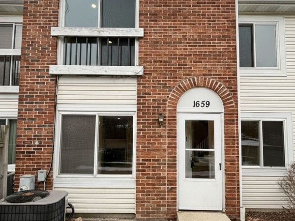 1659 Islandview Court, Hoffman Estates, IL 60169
