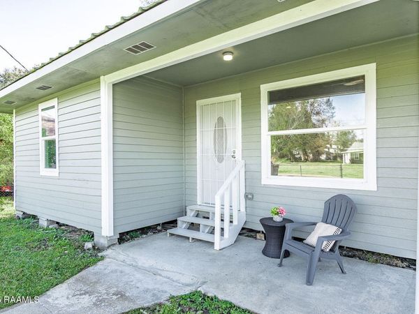 633 Courville Street , Breaux Bridge, LA 70517