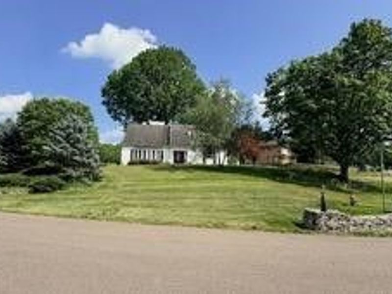 1691 Knob Hill Drive, Coshocton, OH 43812 Photo 1