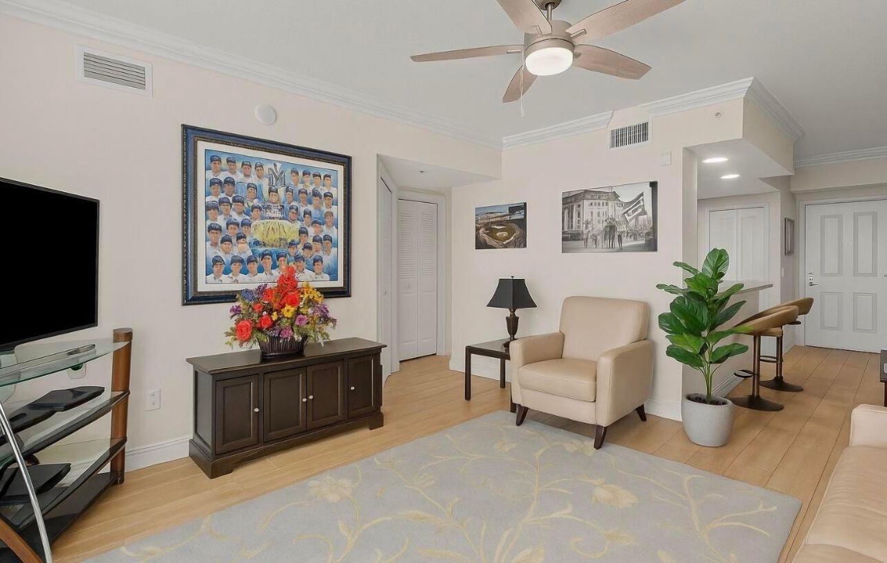 600 S Dixie Highway, Unit 735, West Palm Beach, FL 33401 Photo