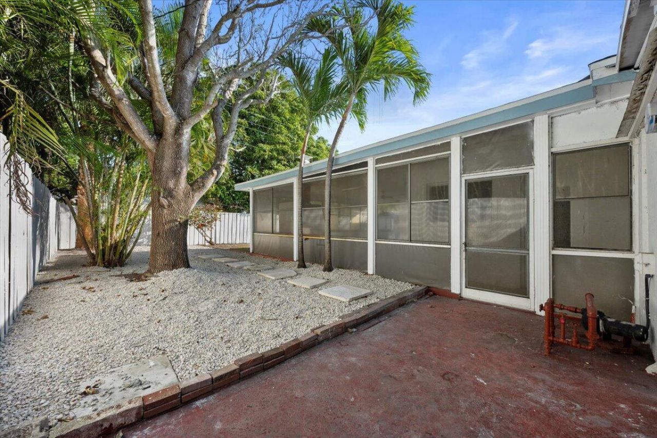 841 Highland Drive, West Palm Beach, FL 33405 Photo