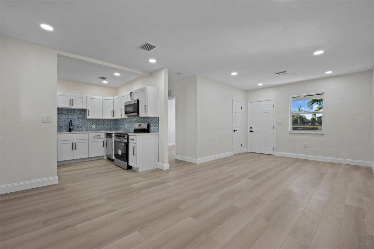 841 Highland Drive, West Palm Beach, FL 33405 Photo