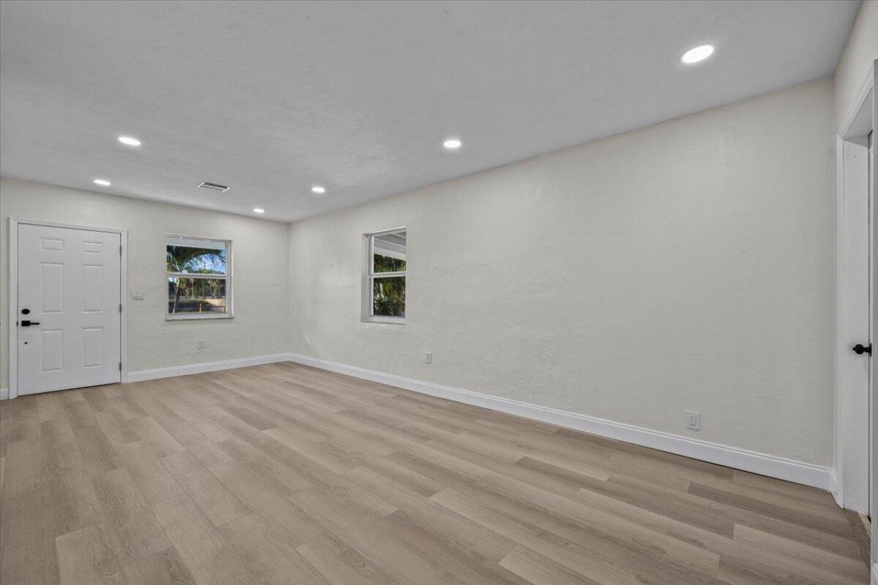 841 Highland Drive, West Palm Beach, FL 33405 Photo