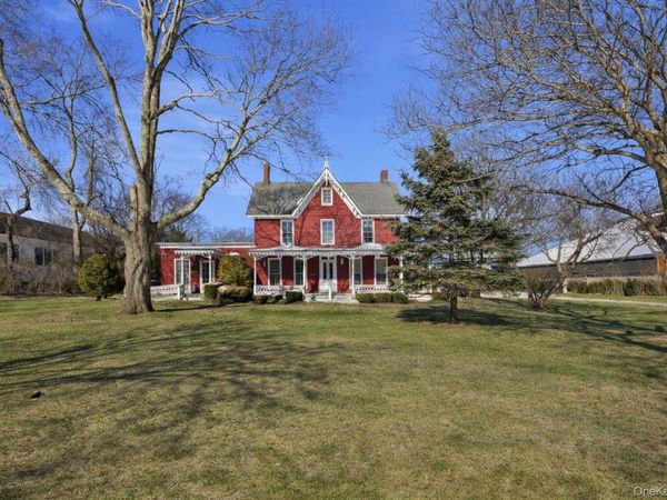 247 Main Street , Center Moriches, NY 11934