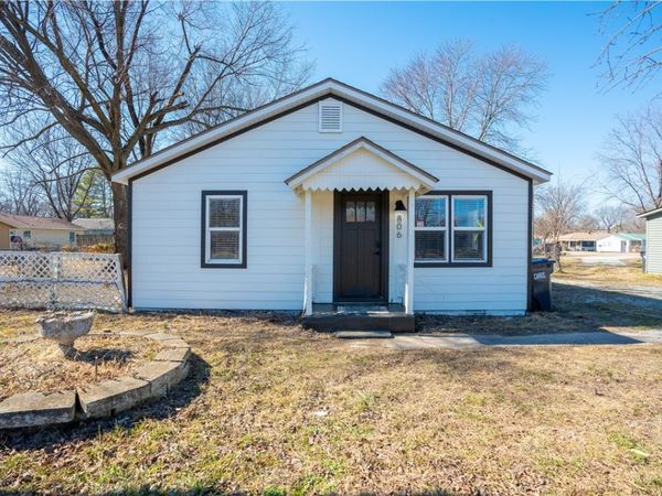 806 S Powell Street, Springdale, AR 72764