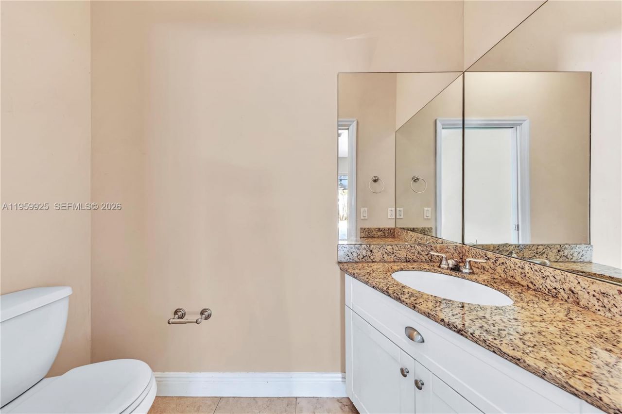 4025 SW 10th St , Miami, FL 33134 Photo