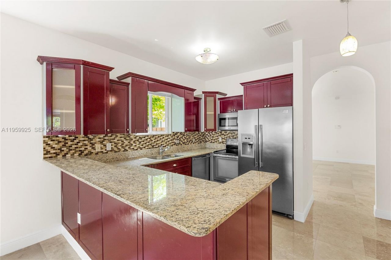 4025 SW 10th St, Miami, FL 33134 Photo